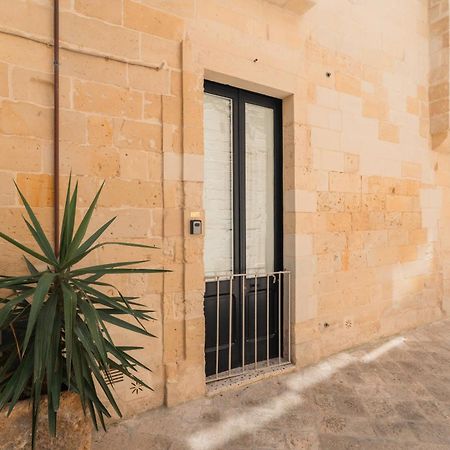 Donna Cristina Historic Apartment Lecce Eksteriør billede